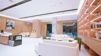 Yashe Hotel (Qianjiang High-Speed Railway Station Ecological Lobster City) - 3-Star