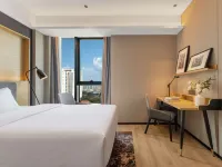 Libai Hotel (Qingdao West Coast City Balcony Seaside Park) - parking