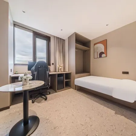 Lecheng E-sports Homestay (Qingzhen Junyue International)
