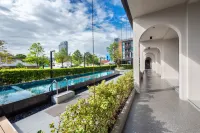 PLAAI Plus Hotel Rayong - piscina