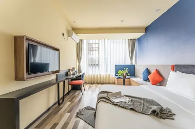 Art and painting • Crystal Hotel