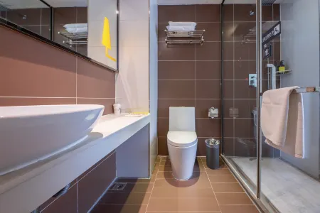 iu  hotel Отели рядом с Аэропорт Дагуокан