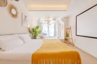 Manyue Cinema Apartment (Nanjing South Railway Station) - Condos