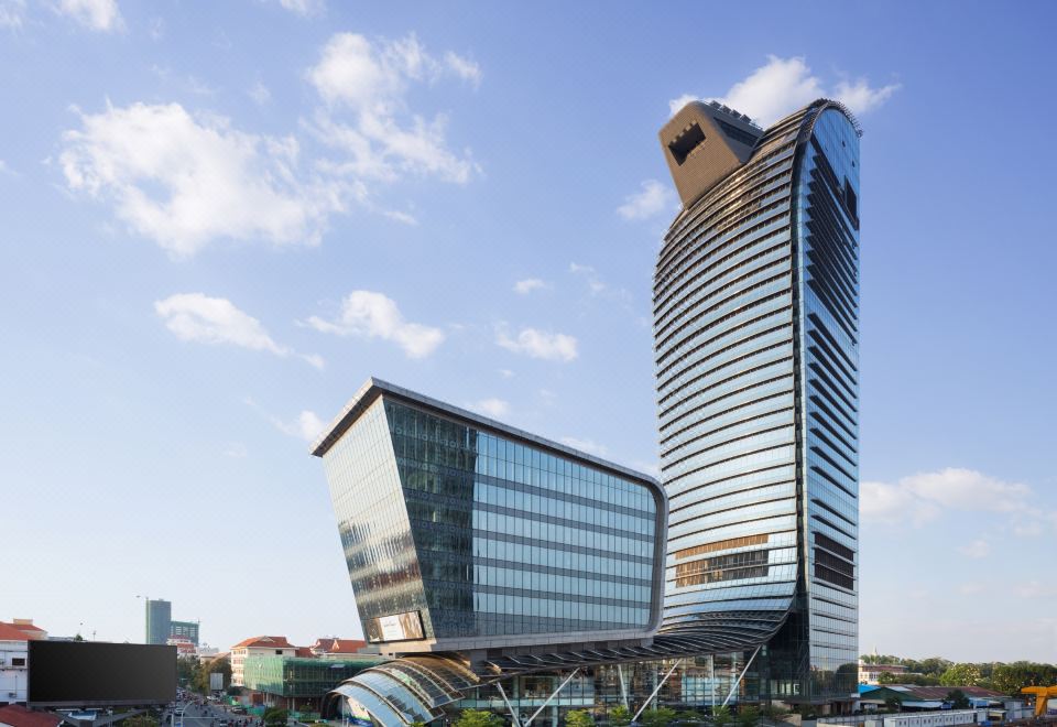 Luxury stay at Rosewood Phnom Penh with stunning city views