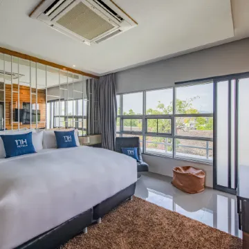 NH Boat Lagoon Phuket Resort Отели рядом с достопримечательностью «Ват Си Сунтхон»