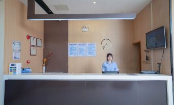 7Days Inn Chain Hotel (Luoding Central)