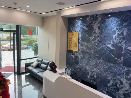 Lanjing Hotel (Jinan West Railway Station International Convention and Exhibition Center) Отели рядом с достопримечательностью «Jinan Forest Park»