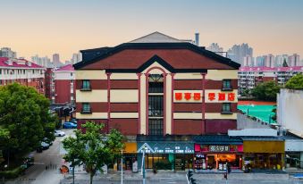 Yiting Four Seasons Hotel (Shanghai Lujiazui Pudian Road Subway Station)