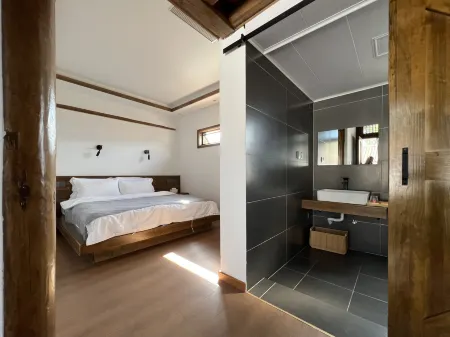 Shaxi Ancient Town Lanyue Homestay