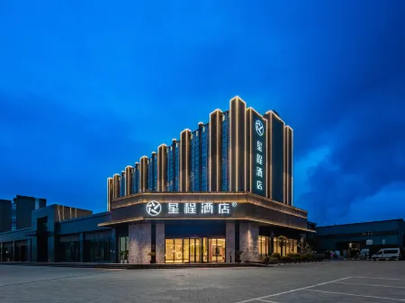 Starway Hotel (Chengdu Jintang Huaizhou New Town) Отели рядом с достопримечательностью «Wufengxi Ancient Town»