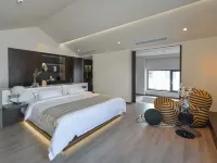 Lakeside House Hotels near CC Joyland