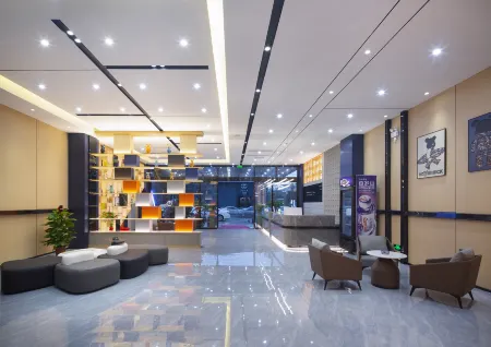 Hotel Fort Gri Отели рядом с достопримечательностью «Yangpu Port»