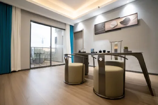 Tianzhu Holiday Hotel (Guangzhou North Railway Station Huadu Square)