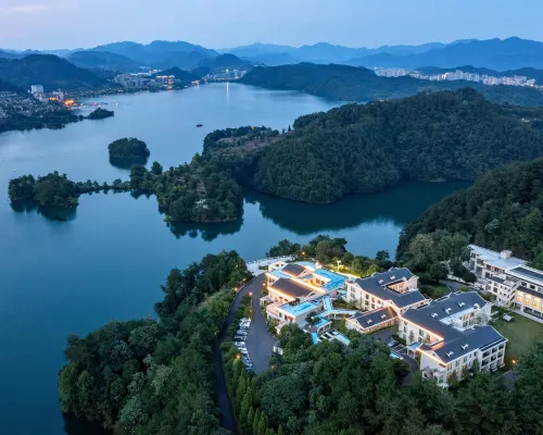 Blue City. Anyi Resort Qiandao Lake County فنادق في جيانده