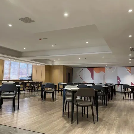 Qingchun Holiday Chain Hotel