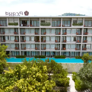 Proud Phuket, Naiyang Beach Отели рядом с достопримечательностью «Пляж Наитхон»