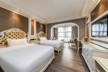 Jinyuan International Hotel (Kunming Xinluoziwan New Asia Sports City Subway Station) Отели рядом с достопримечательностью «Kunming Railway Vocational and Technical College (Yangfu Campus)»