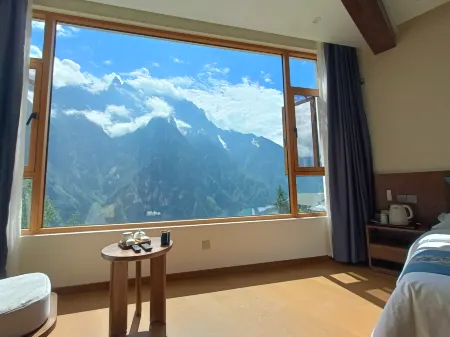 Hutiaoxia Town Muyun Banshan Homestay