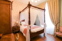 Le Petit Château de Barbizon au Bois du Mée Hotels in Bois-le-Roi