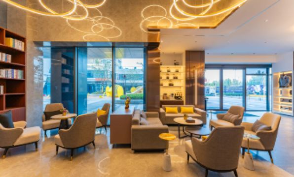 Homeinn Plus Hotel (Jinan East Station)