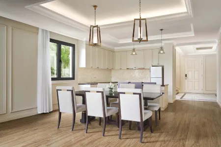 Danang Marriott Resort & Spa, Non Nuoc Beach Villas Отели рядом с достопримечательностью «Danang Architecture University»