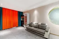 Laiju Hotel (Pedestrian Street Sipailou Subway Station)