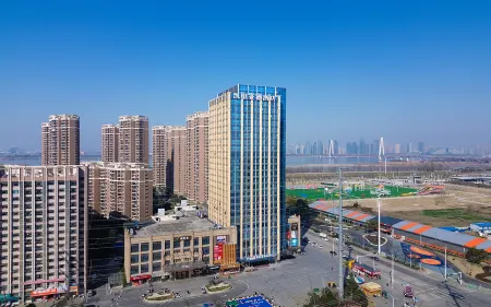 Kyriad Hotel (Wuhan Jiangxia University Town) Отели рядом с достопримечательностью «Wuhan University of Science and Technology Department of Physical Education (Maojiawan)»