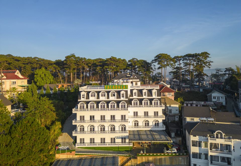 hotel overview picture