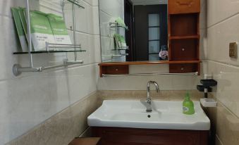 Chunxia Qiudong Homestay