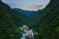 Only this fairyland, riverside sojourn designer art villa mountain lodging
