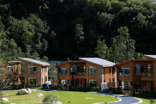 Pingwu Laohe Story Art Mountain Lodge