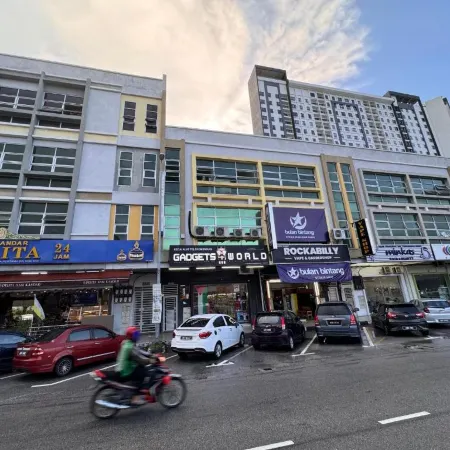 Ipoh Town Horizon Skypool Suites 4-11pax by IWH Suites