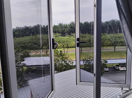 Camellia Residence ForestView near Eco Palladium Seri Austin Johor Bahru by  Harmony Homestay Отели рядом с достопримечательностью «The ARC at Austin Hill»
