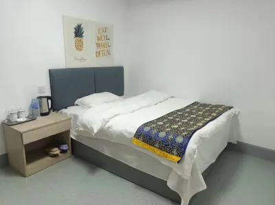Yi Family Homestay (Shiping Ancient City Branch) Hotels near Yuanjiagu Former Residence