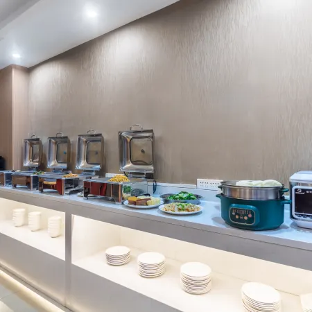 Aksu Meiyuhua Hotel