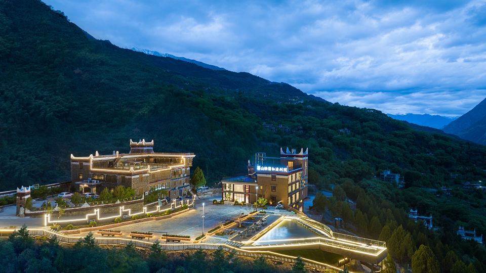Dusk Mountain Reflecting Snow Private Hot Spring Courtyard