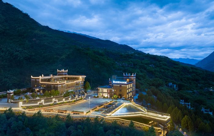 Dusk Mountain Reflecting Snow Private Hot Spring Courtyard