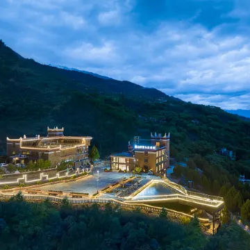 Dusk Mountain Reflecting Snow Private Hot Spring Courtyard