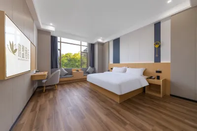 GreenTree Alliance Movie Hotel (Haikou Qilou Old Street Haiyi Affiliated Hospital) Hotels in Haikou