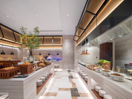 SSAW Boutique Hotel Foshan Qiandenghu Отели рядом с достопримечательностью «Golden Fifa Park»