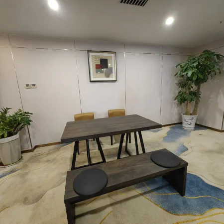LAN Tai Hotel (Aksu Taibai Shopping Center Branch)