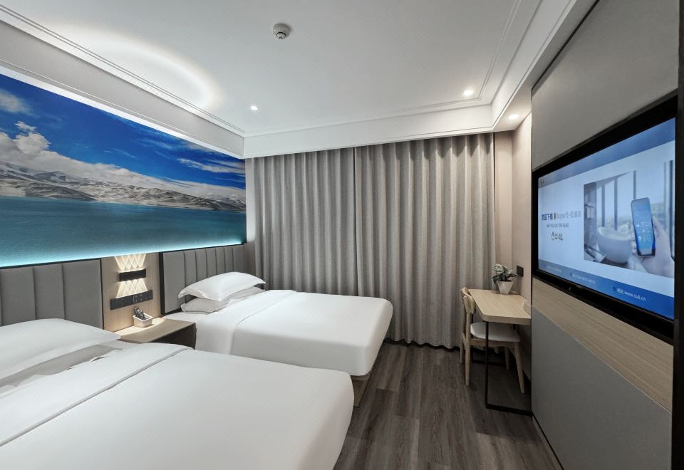 [슈퍼 8 유에 호텔의 깔끔하고 현대적인 객실 인테리어]