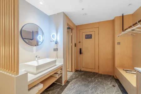 Colorful Yunnan • Petal | Sky View • Cloud Travel Hotel