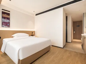 Holiday Hotel (Jinzhou Central Street Station)