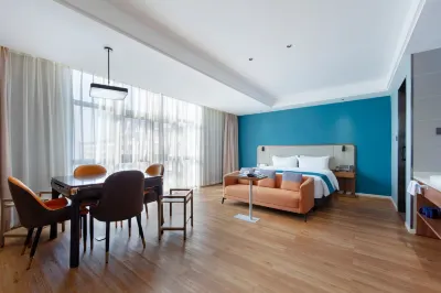 Changde New World Hotel (Shiyi People's Hospital Branch) Hotels near Hunan Institute of Applied Technology (West Campus)
