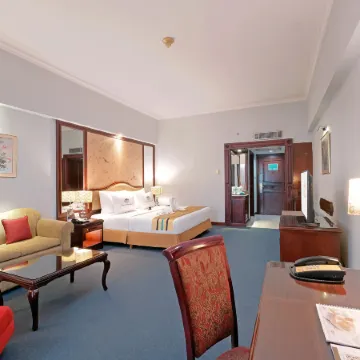 Sunlake Waterfront Resort & Convention Jakarta Отели рядом с достопримечательностью «Торговый центр Sunter Mall»