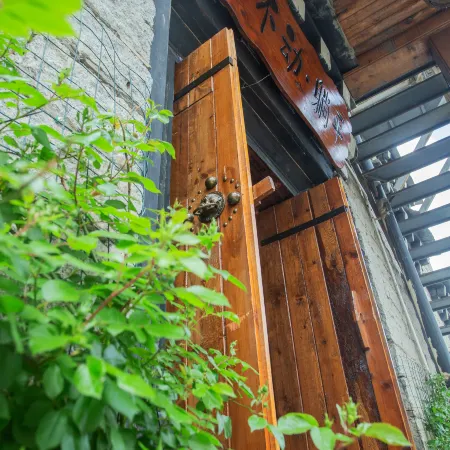Lazy Boy Hotel（Adin Gate Site）
