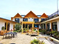 Tongqi Homestay Hotels near Nalati Passenger Transport Terminal