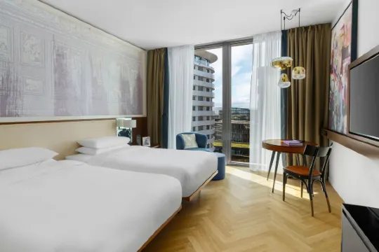 アンダーズ ウィーン アム ベルヴェデーレ バイ ハイアットの客室の様子