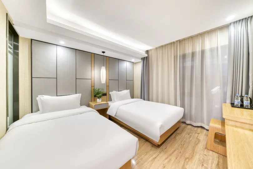 Lixing Hotel (Hangzhou Linping Subway Station Yintaicheng Branch)